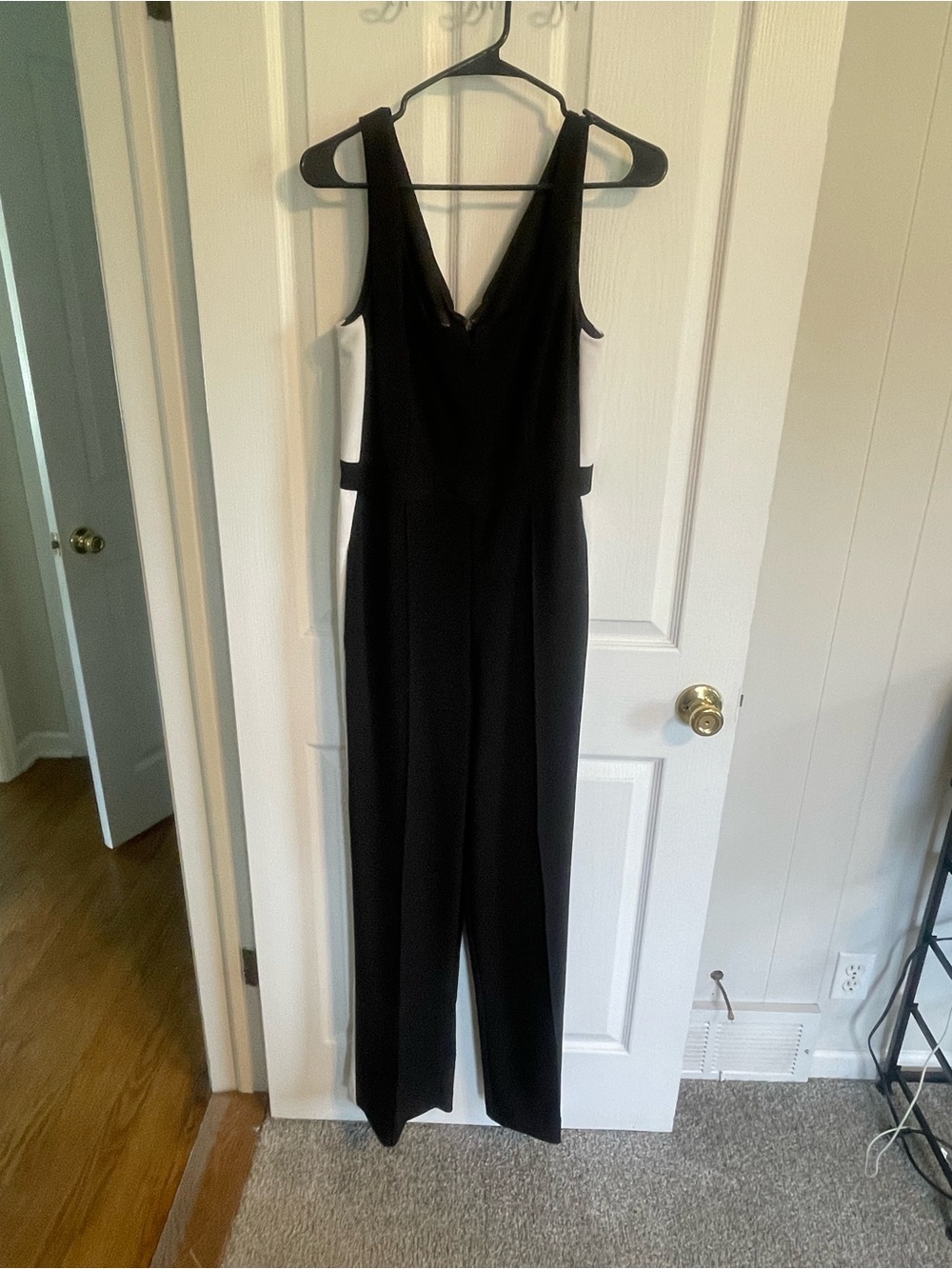 Donna Morgan Black Sleeveless V-Neck Jumpsuit with White Side Panels